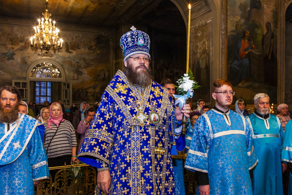 Митрополит Феодосий совершил Божественную литургию в праздник Рождества Пресвятой