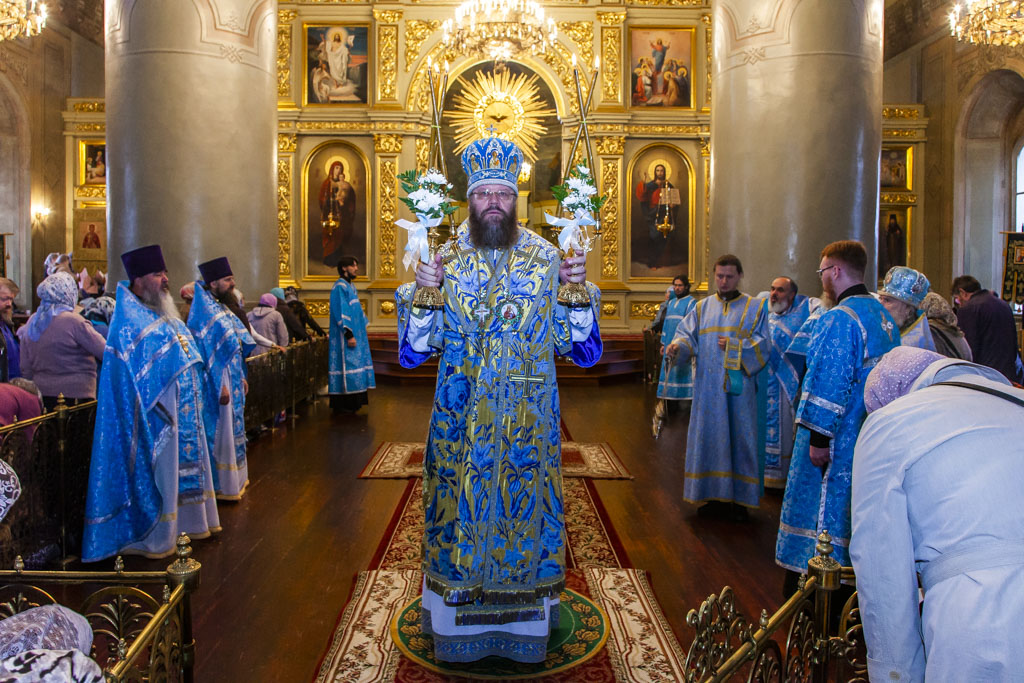 Митрополит Феодосий совершил Божественную литургию в праздник Рождества Пресвятой