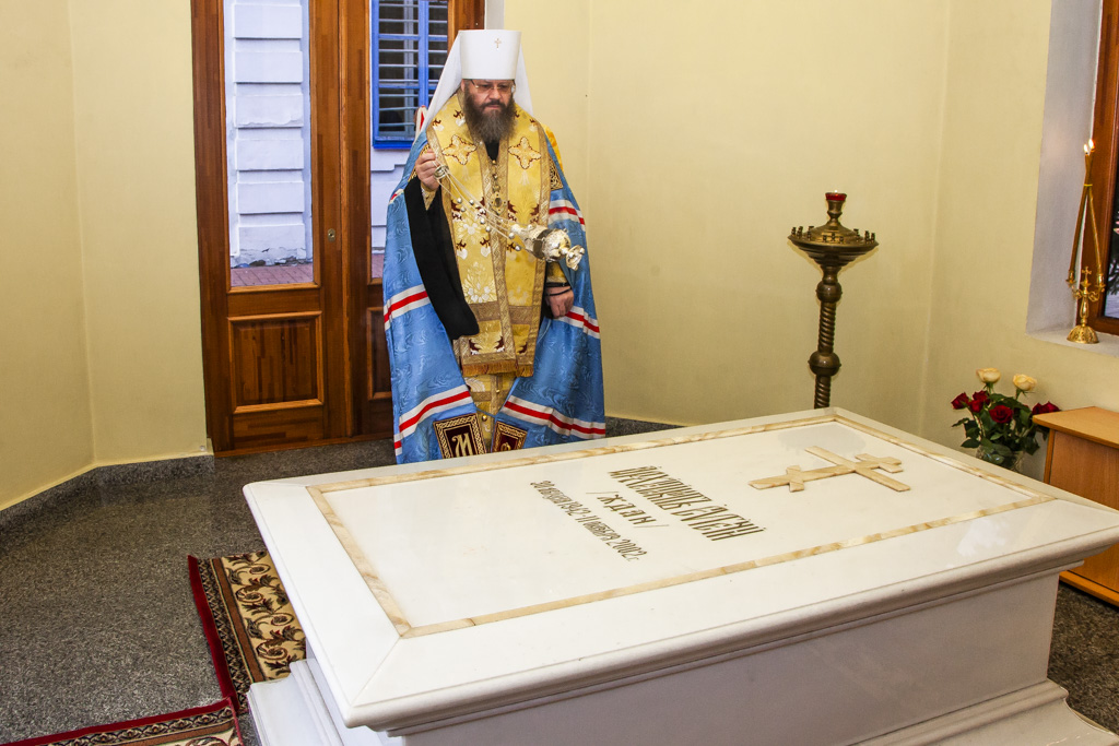 Заупокойная лития в часовне на могиле архиепископа Евгения (Ждана)