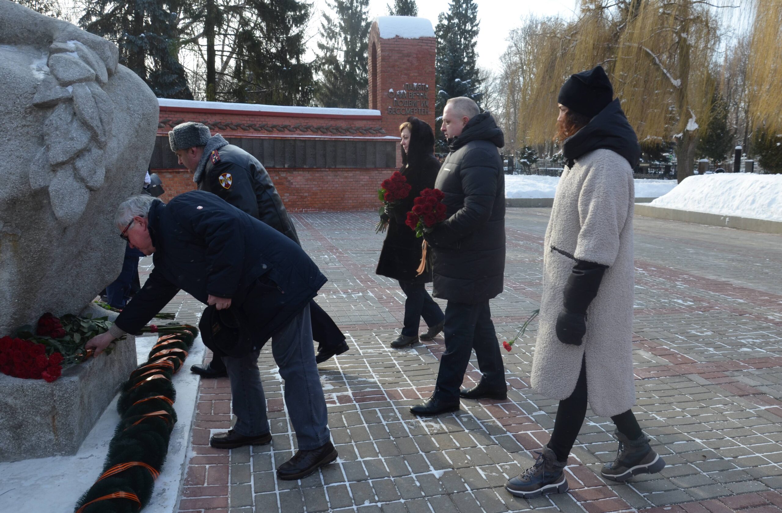 С днем убитого защитника. В Воронеже почтили память защитников Отечества ночью. Защитники отечества тамбов
