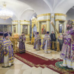 В Великий Четверг митрополит Феодосий совершил Божественную литургию в Спасо-Преображенском кафедральном соборе